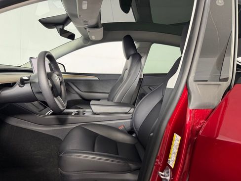 Used 2025 Tesla Model Y Long Range image 19