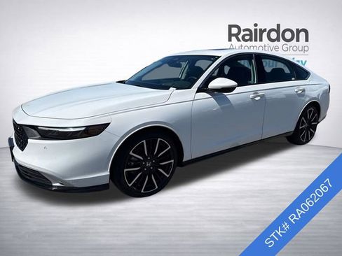 Used 2024 Honda Accord Touring image 3