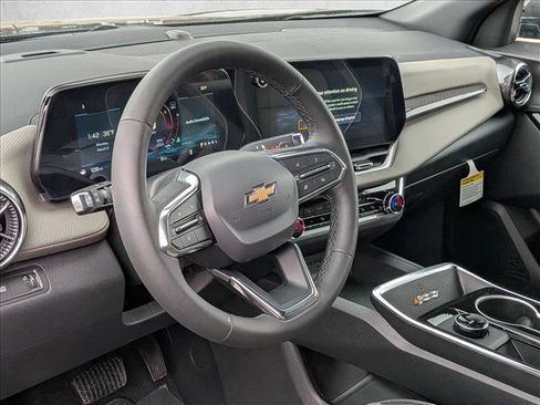 New 2026 Chevrolet Equinox LT w/ Convenience Package II FWD image 3