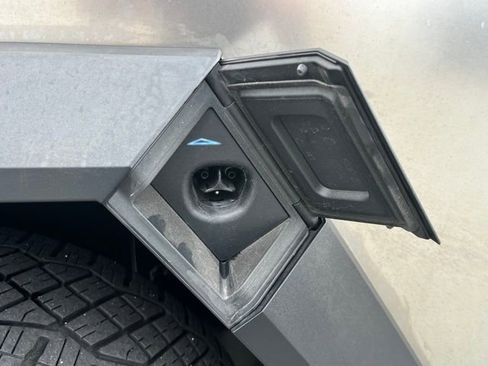 Used 2024 Tesla Cybertruck AWD Crew Cab image 30