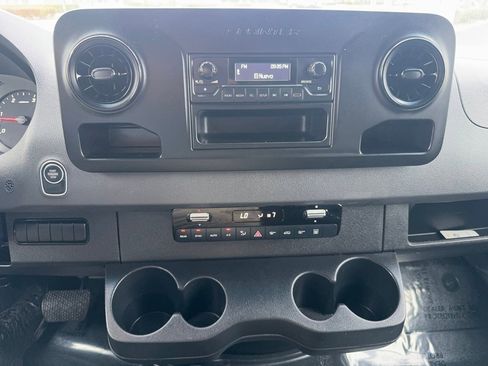 Used 2021 Mercedes-Benz Sprinter 2500 image 17