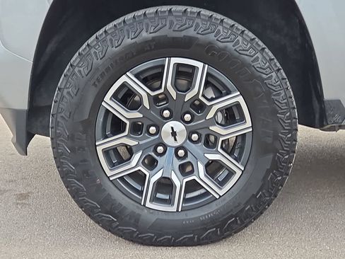 Used 2024 Chevrolet Colorado Z71 w/ Z71 Convenience Package 2 image 12