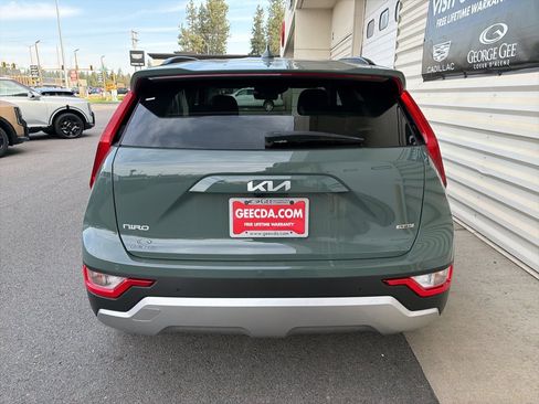 Used 2023 Kia Niro EX w/ EX Cold Weather Package FWD image 5