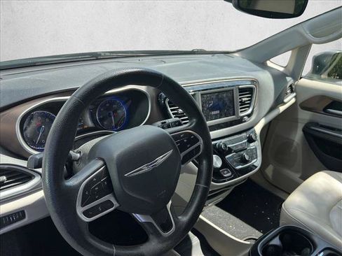 Used 2021 Chrysler Voyager Lxi FWD image 12