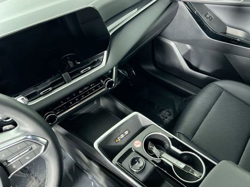 Used 2026 Chevrolet Equinox LT w/ Convenience Package II image 23