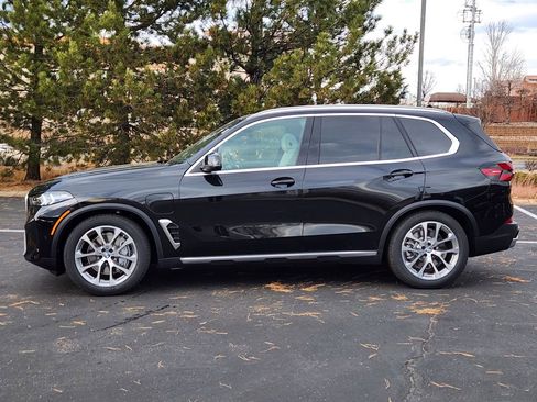 New 2026 BMW X5 xDrive50e image 2