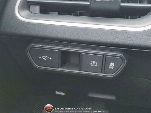Used 2025 Kia K4 LXS image 17