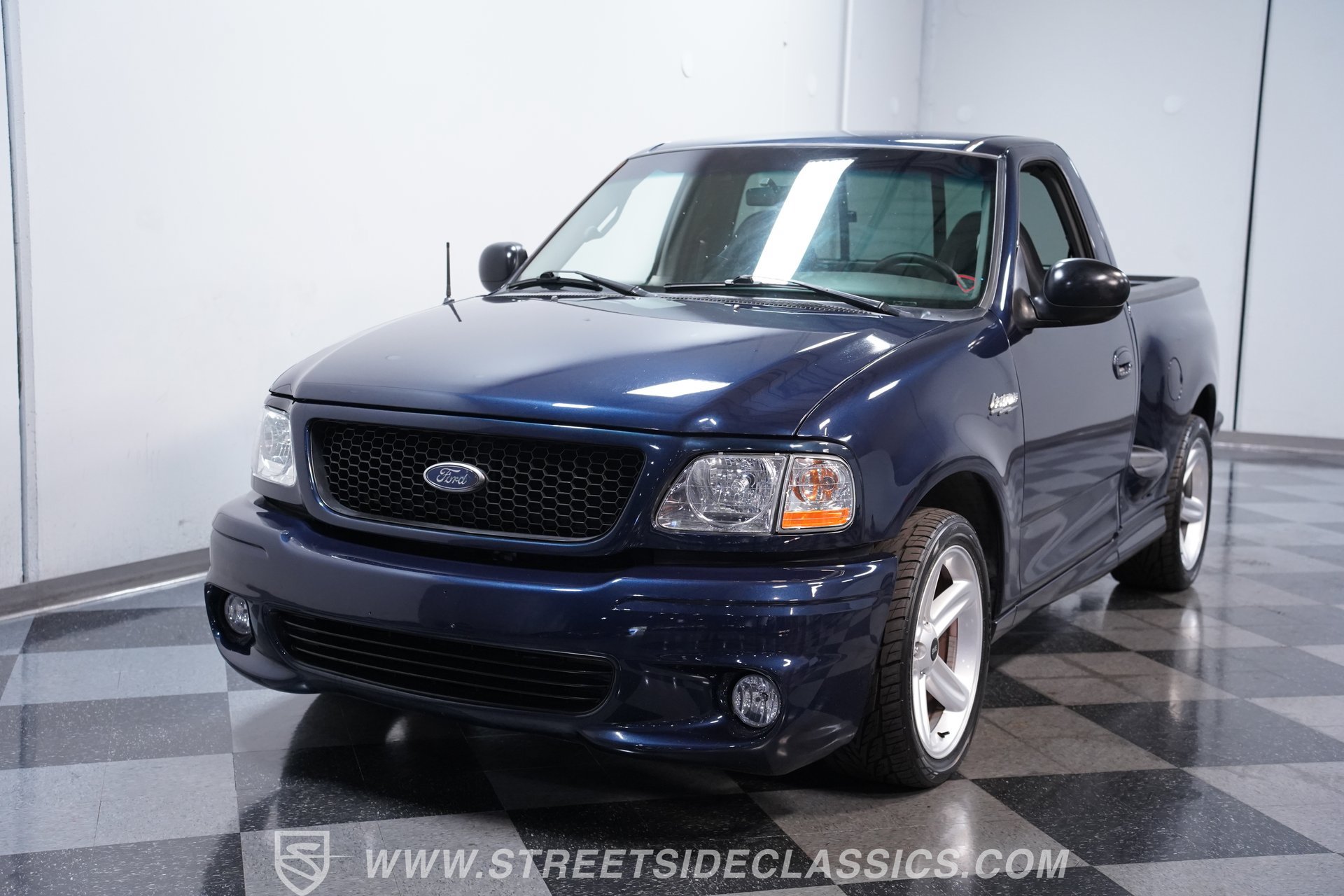Used 2002 Ford F150 Lightning RWD image 17