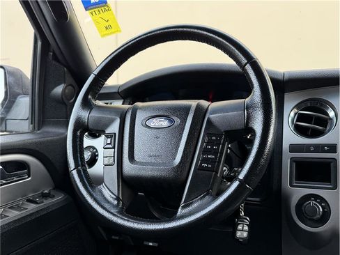 Used 2017 Ford Expedition XLT image 12