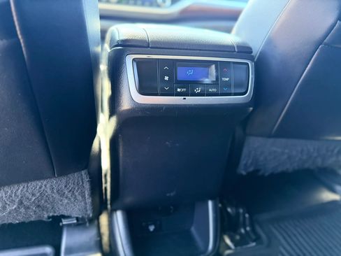 Used 2015 Toyota Highlander Limited AWD/4WD image 25
