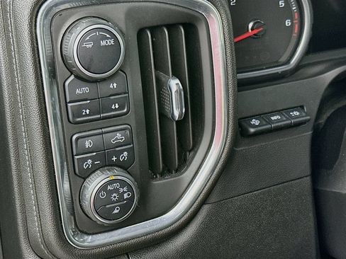 Used 2022 Chevrolet Silverado 1500 High Country w/ Technology Package AWD/4WD image 17