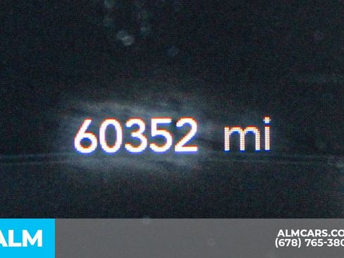 Used 2024 Chrysler Pacifica Touring-L image 42