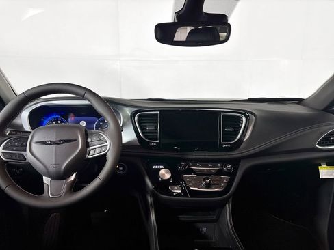 New 2026 Chrysler Pacifica Limited image 12