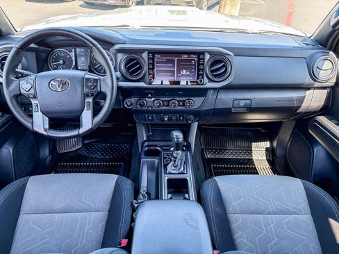 Used 2020 Toyota Tacoma TRD Sport AWD/4WD image 11