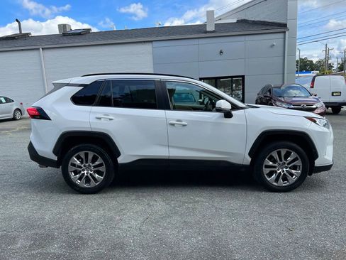 Used 2020 Toyota RAV4 XLE Premium image 3