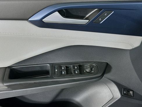 Used 2024 Volkswagen Taos SE FWD image 15