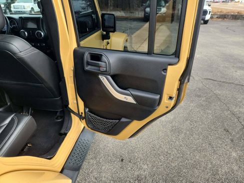 Used 2013 Jeep Wrangler Unlimited Sahara w/ Max Tow Pkg AWD/4WD image 46