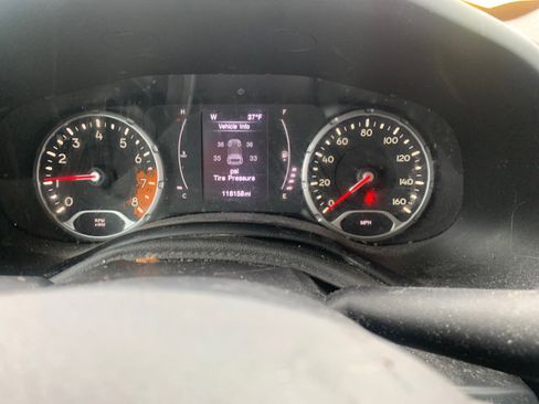 Used 2015 Jeep Renegade Latitude image 9