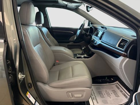 Used 2015 Toyota Highlander Limited AWD/4WD image 22