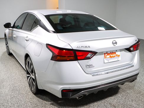 Used 2022 Nissan Altima 2.5 SR FWD image 9