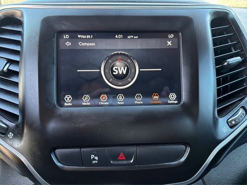 Used 2019 Jeep Cherokee Latitude Plus w/ Comfort/Convenience Group image 21