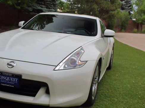 Used 2009 Nissan 370Z Touring RWD image 13