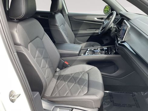 Used 2024 Volkswagen Atlas Cross Sport SE FWD image 28
