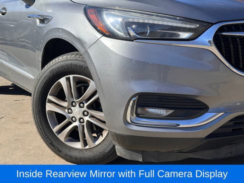 Used 2018 Buick Enclave Essence image 2