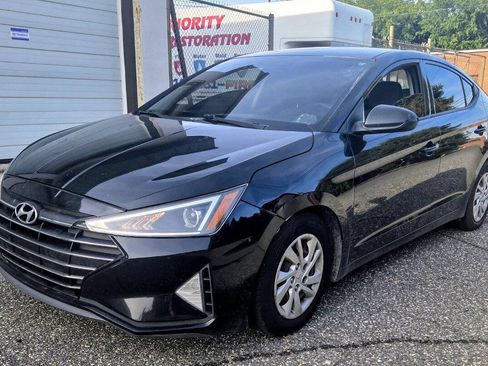 Used 2019 Hyundai Elantra SE FWD image 1
