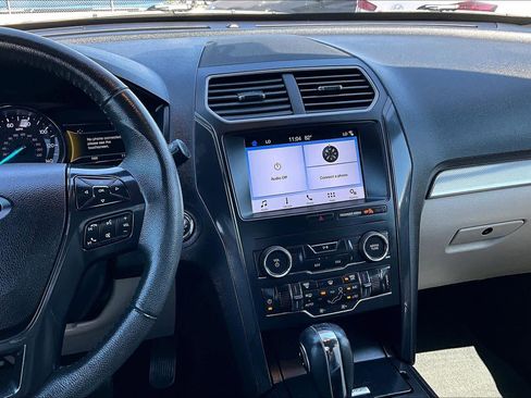 Used 2019 Ford Explorer XLT w/ Equipment Group 201A FWD image 7