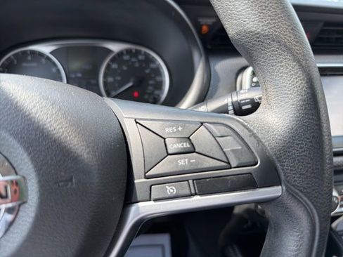 Used 2018 Nissan Kicks S FWD image 19