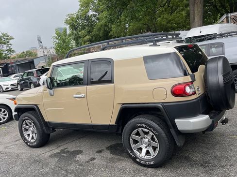 Used 2014 Toyota FJ Cruiser 4WD w/ Convenience Package image 2