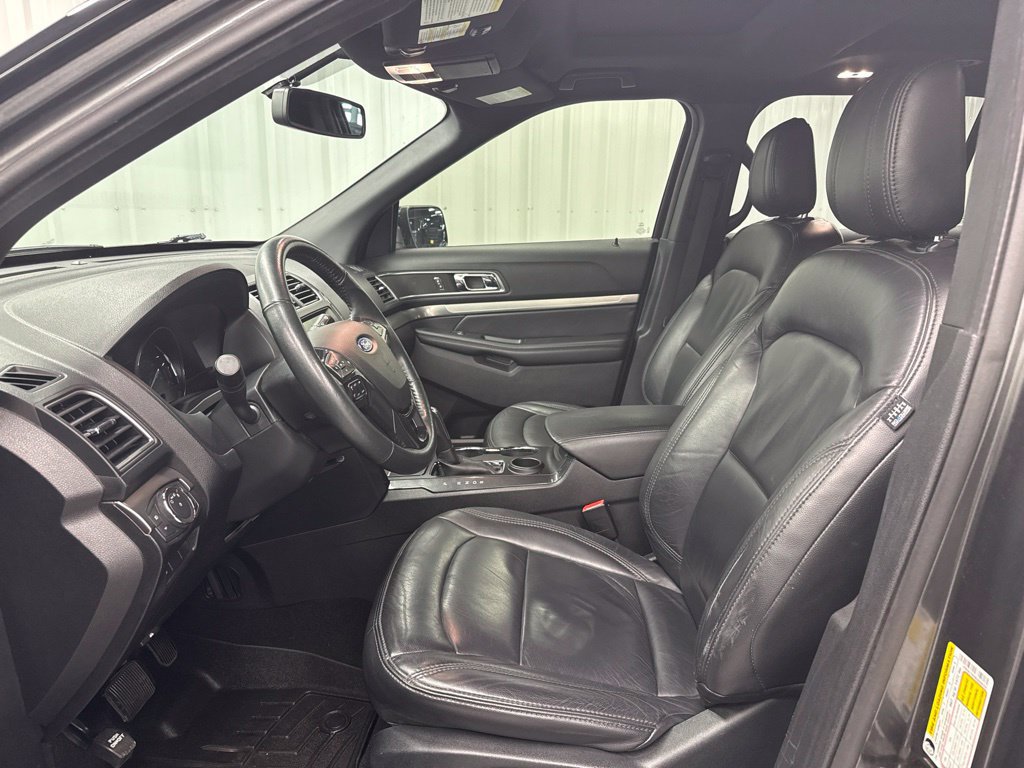 Used 2019 Ford Explorer XLT w/ Equipment Group 202A FWD image 16
