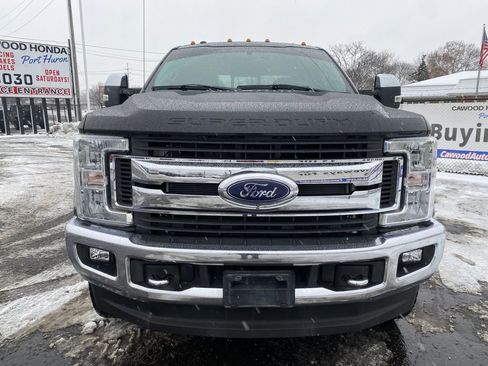 Used 2017 Ford F250 XLT w/ XLT Premium Package image 8