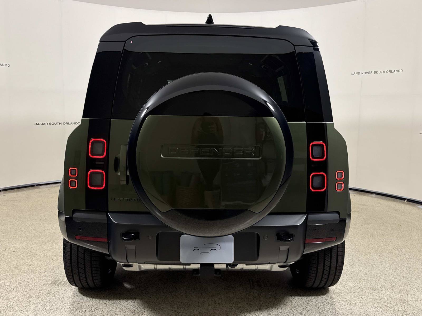 New 2026 Land Rover Defender 110 X-Dynamic SE AWD/4WD image 4