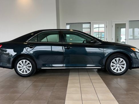 Used 2012 Toyota Camry LE FWD image 3