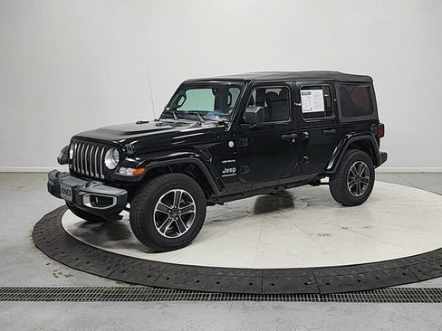 Used 2023 Jeep Wrangler Unlimited Sahara w/ Cold Weather Group AWD/4WD image 3