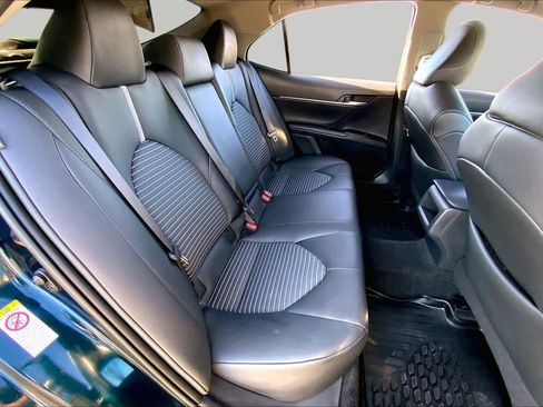 Used 2018 Toyota Camry SE w/ Convenience Package FWD image 19