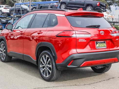 Used 2024 Toyota Corolla Cross XLE image 8