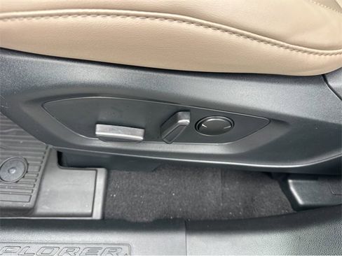 Certified 2024 Ford Explorer XLT w/ Equipment Group 202A image 33