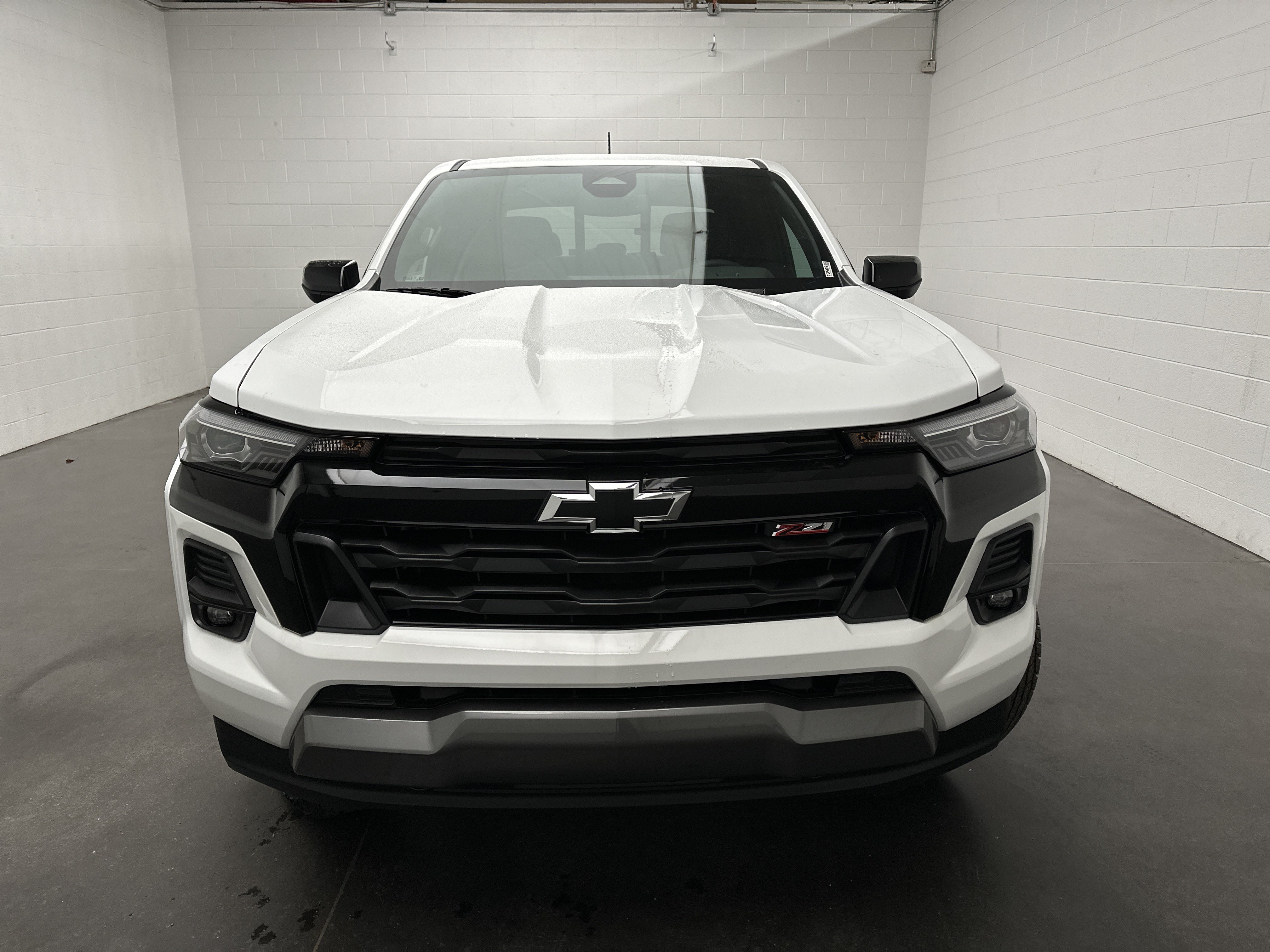 New 2026 Chevrolet Colorado Z71 w/ Midnight Edition AWD/4WD image 3