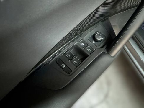 Certified 2025 Volkswagen Tiguan SE AWD/4WD image 16
