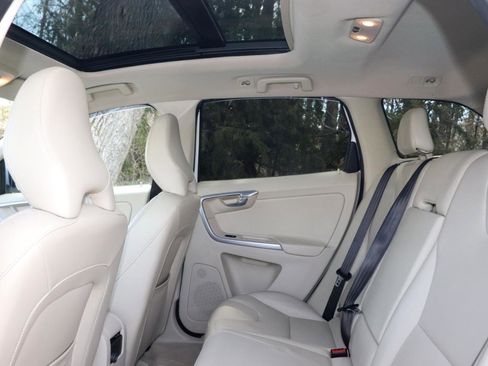 Used 2016 Volvo XC60 T6 Platinum image 29