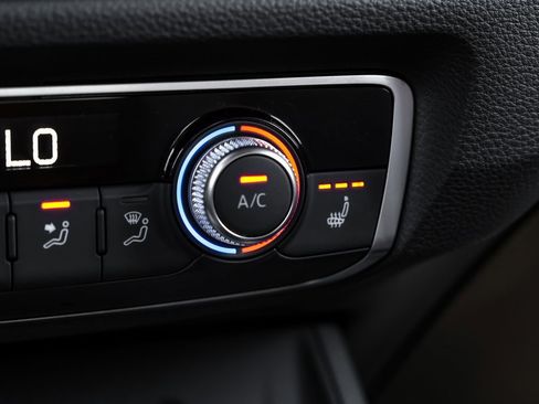 Used 2021 Audi Q3 2.0T Premium Plus w/ Premium Plus Package image 35