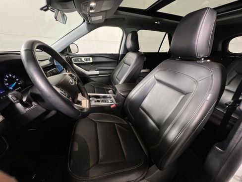 Used 2022 Ford Explorer XLT w/ Equipment Group 202A image 13