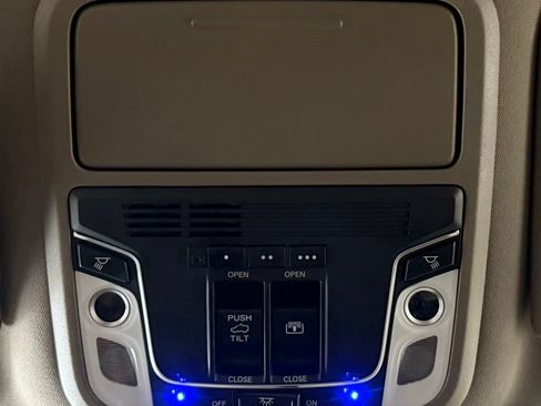 Used 2017 Honda Pilot Elite image 26