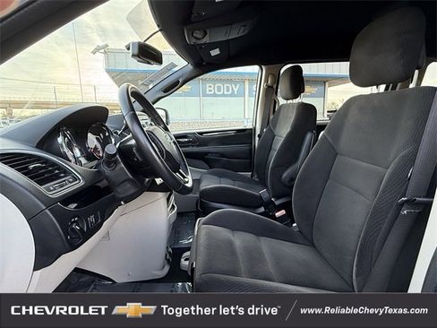 Used 2016 Dodge Grand Caravan SE image 22