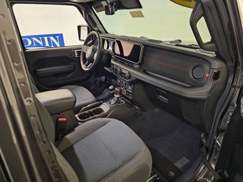 Used 2024 Jeep Gladiator Rubicon w/ Technology Group image 34