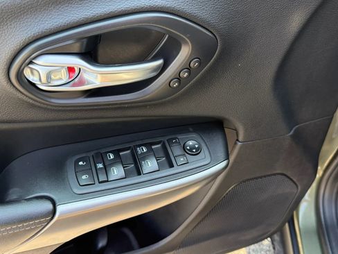 Used 2020 Jeep Cherokee Limited AWD/4WD image 17