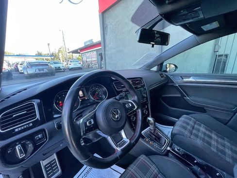 Used 2018 Volkswagen GTI SE FWD image 11